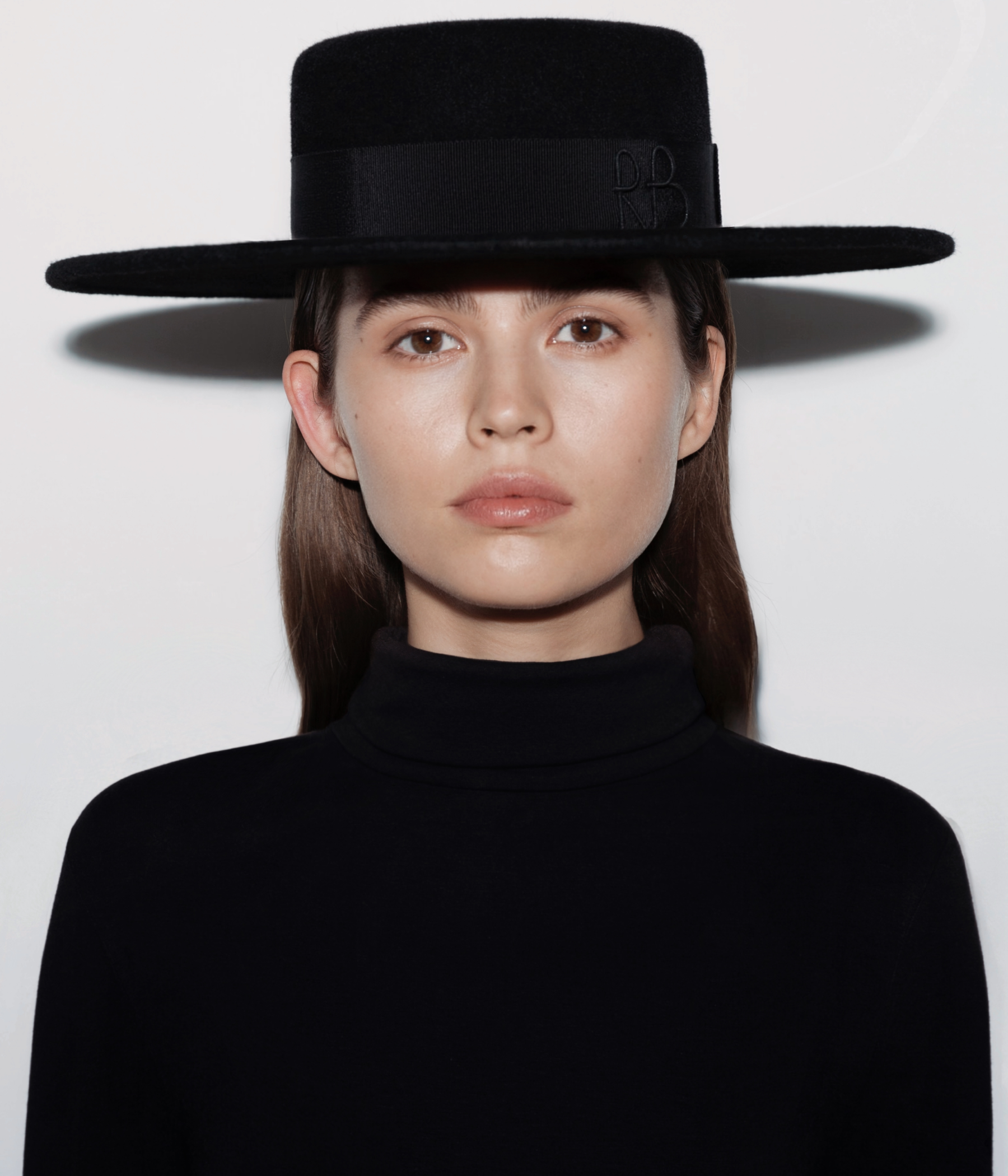 «The hat». Crystal Edition CNT033-F-DMD-BOX Ruslan Baginskiy «The hat». Crystal Edition CNT033-F-DMD-BOX Ruslan Baginskiy