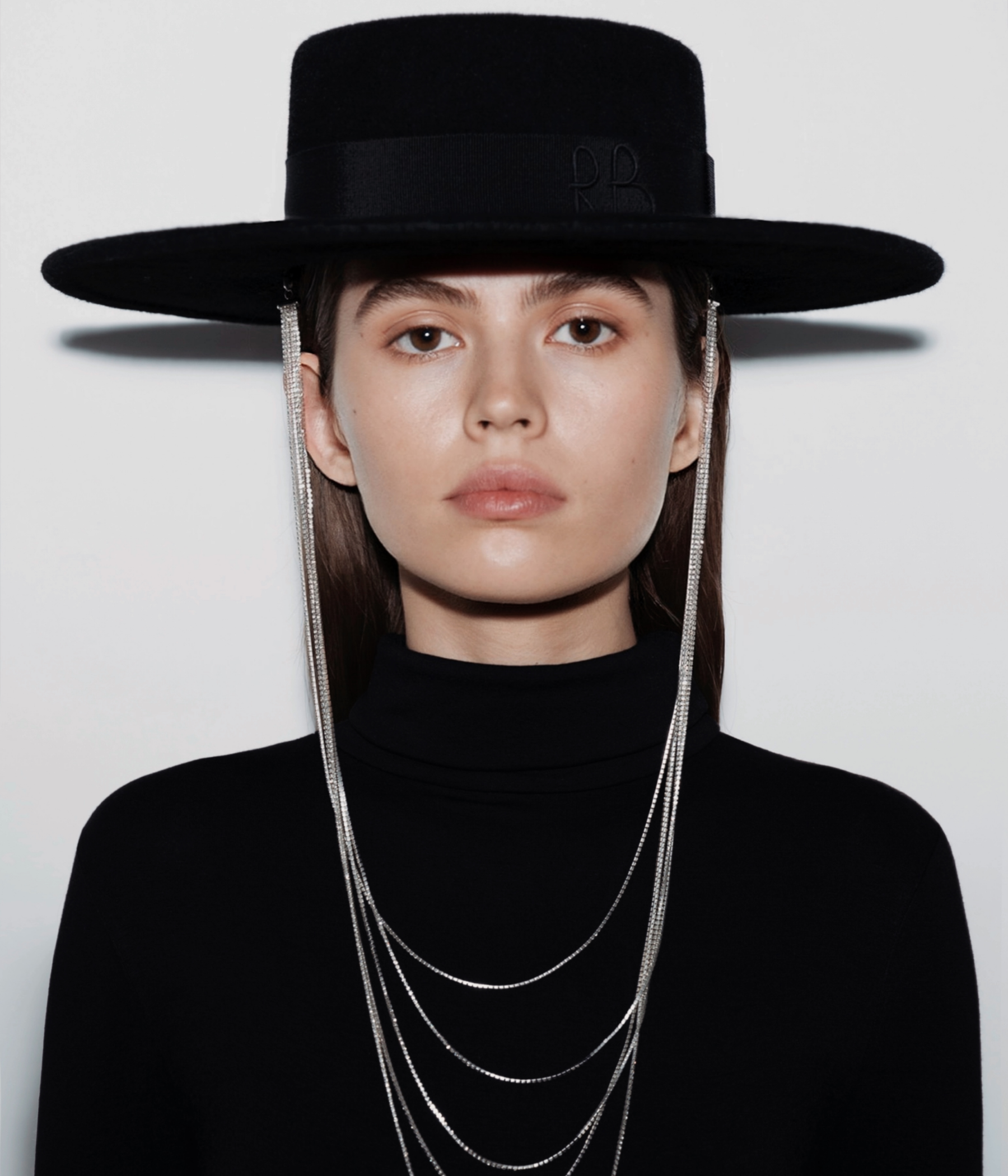 «The hat». Crystal Edition CNT033-F-DMD-BOX Ruslan Baginskiy «The hat». Crystal Edition CNT033-F-DMD-BOX Ruslan Baginskiy