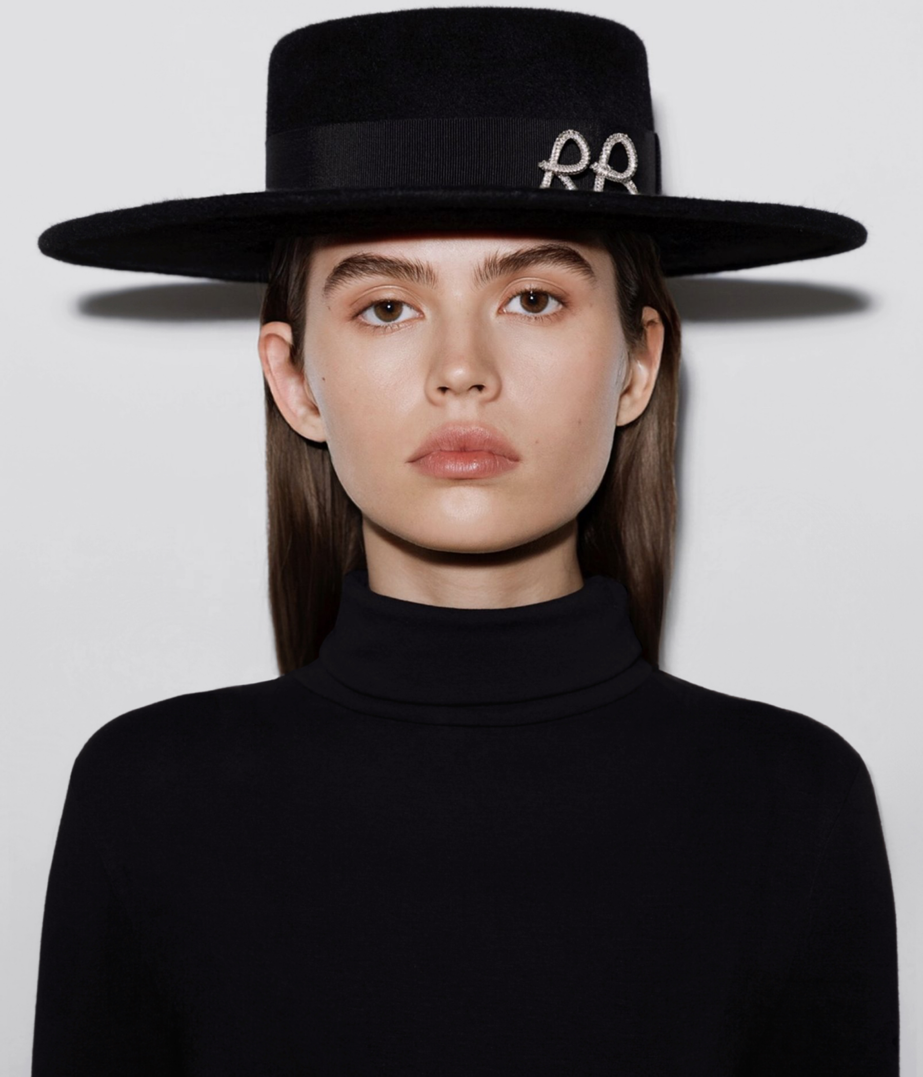 «The hat». Crystal Edition CNT033-F-DMD-BOX Ruslan Baginskiy «The hat». Crystal Edition CNT033-F-DMD-BOX Ruslan Baginskiy