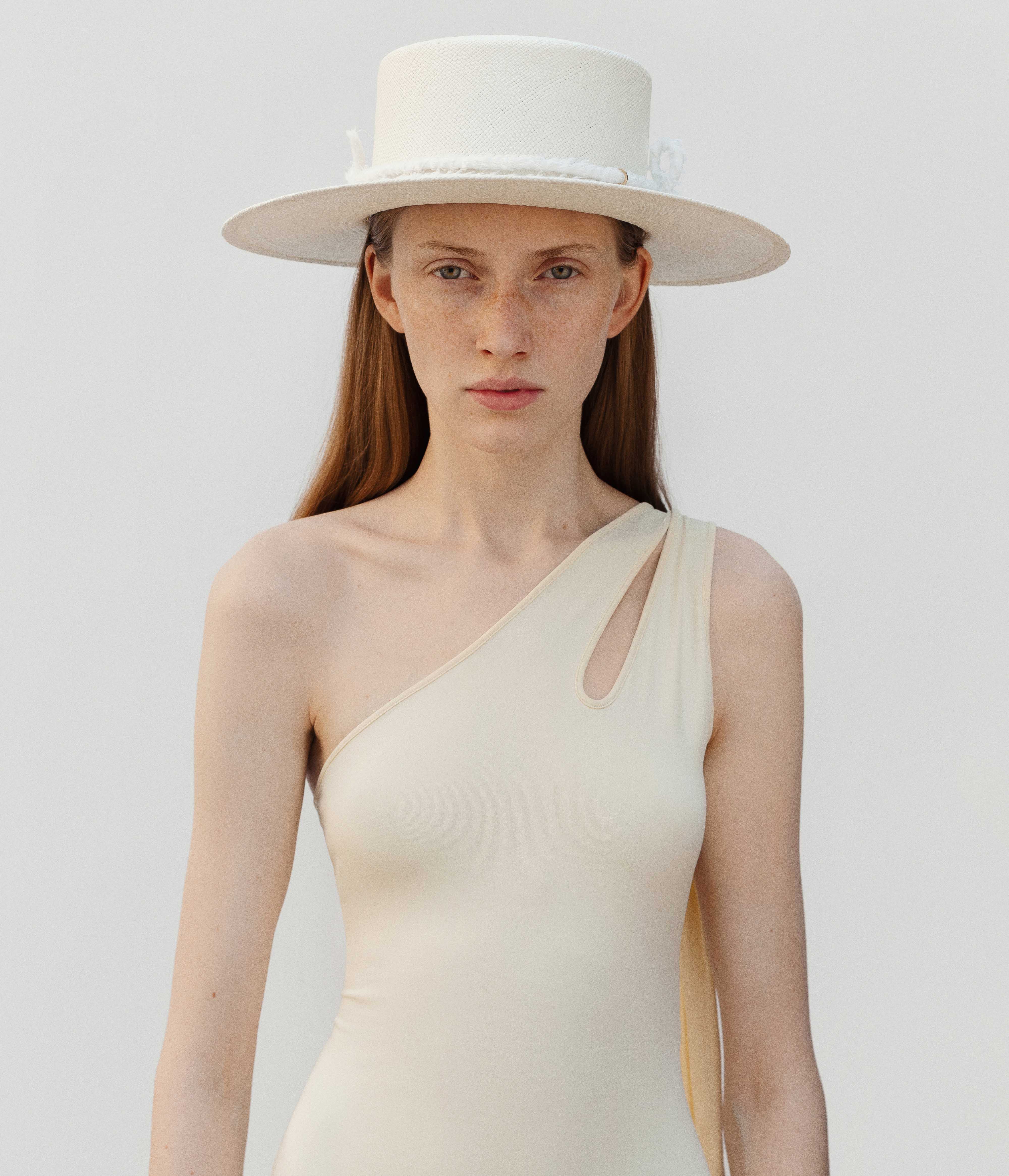 «The hat». Endless summer stories CNT035-STR-BOX Ruslan Baginskiy «The hat». Endless summer stories CNT035-STR-BOX Ruslan Baginskiy