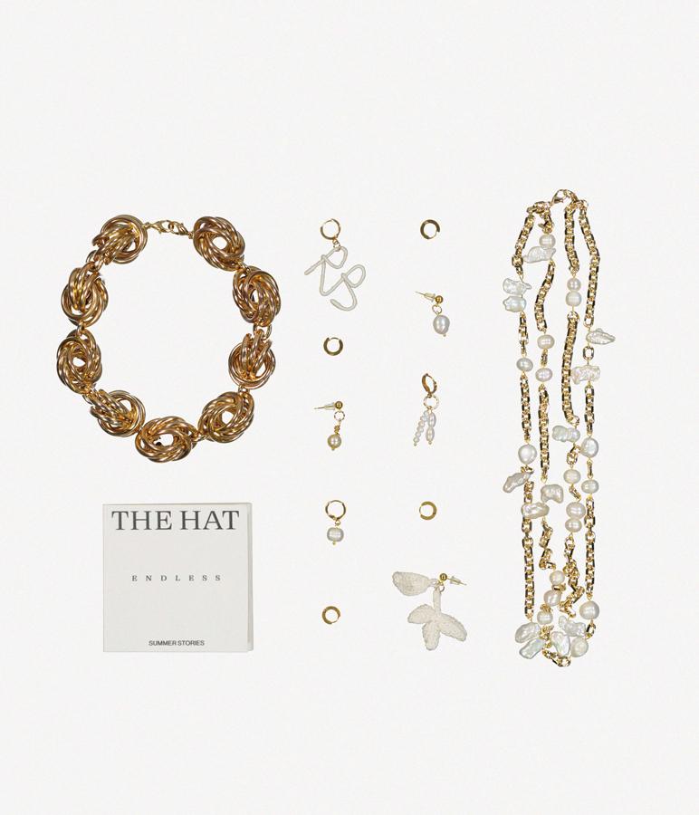 «The hat». Endless summer stories CNT035-STR-BOX Ruslan Baginskiy «The hat». Endless summer stories CNT035-STR-BOX Ruslan Baginskiy