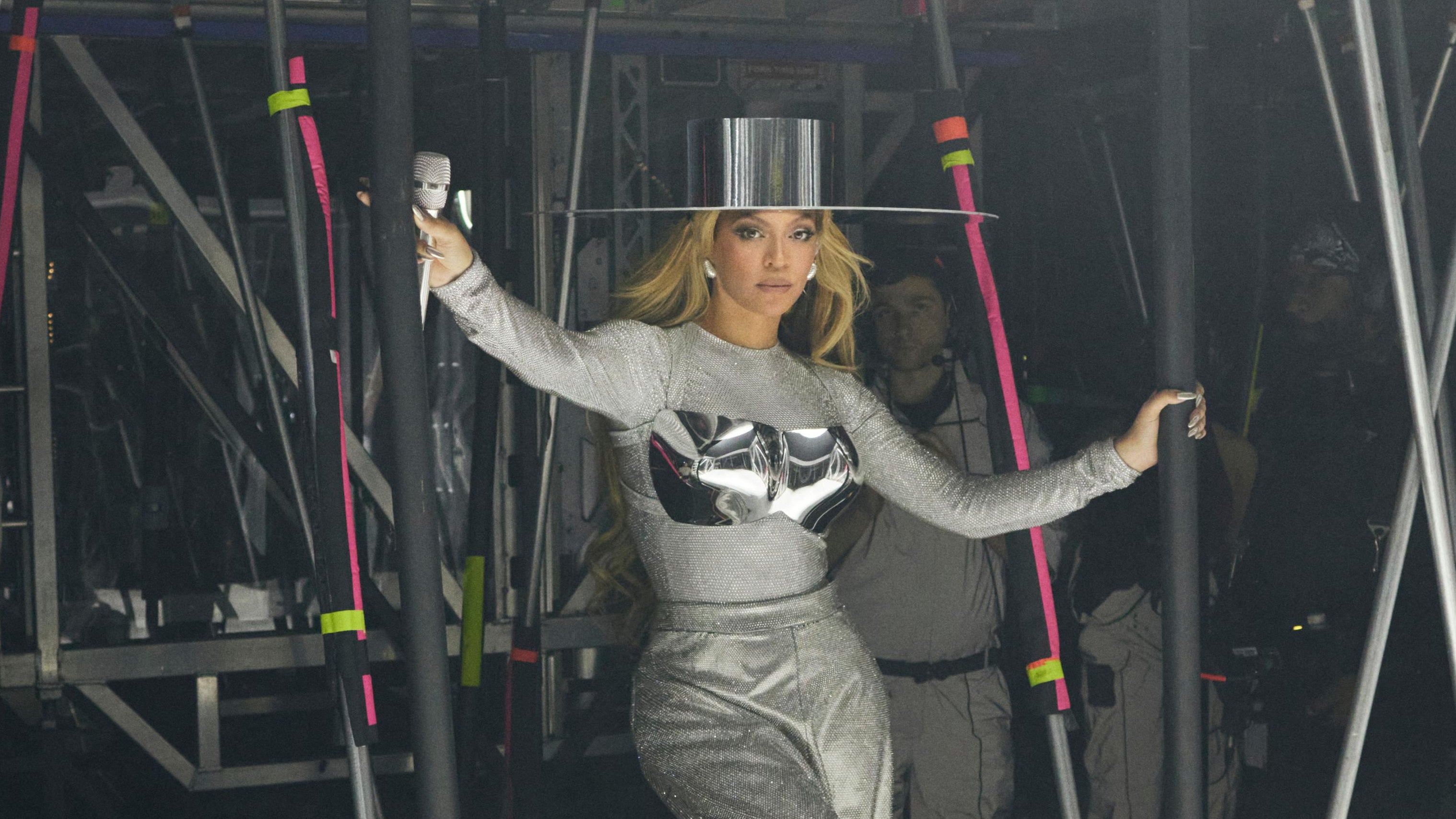 Ruslan Baginskiy image